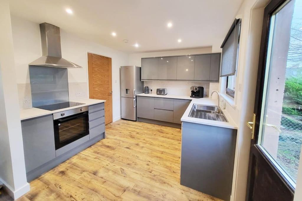 Ness Riverfront Holiday Home - City Centre Инвернес Екстериор снимка