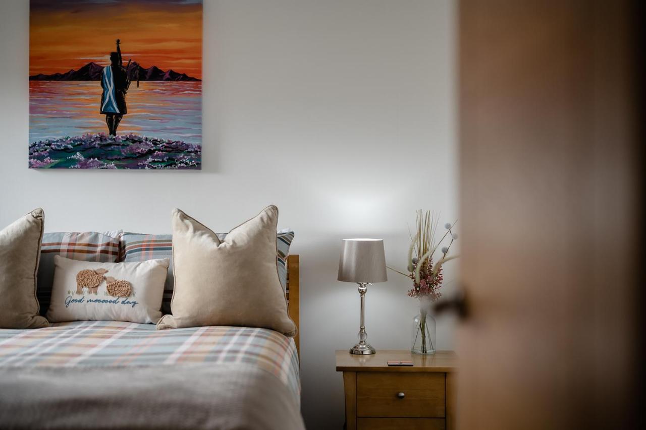 Ness Riverfront Holiday Home - City Centre Инвернес Екстериор снимка