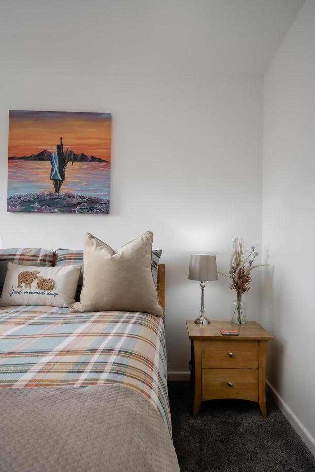 Ness Riverfront Holiday Home - City Centre Инвернес Екстериор снимка